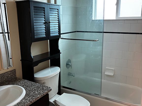 4th image of 819 Palm Ave #3
