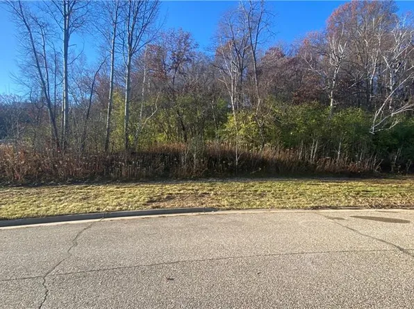 4419 Twin Oaks Court, Eau Claire, WI 54701