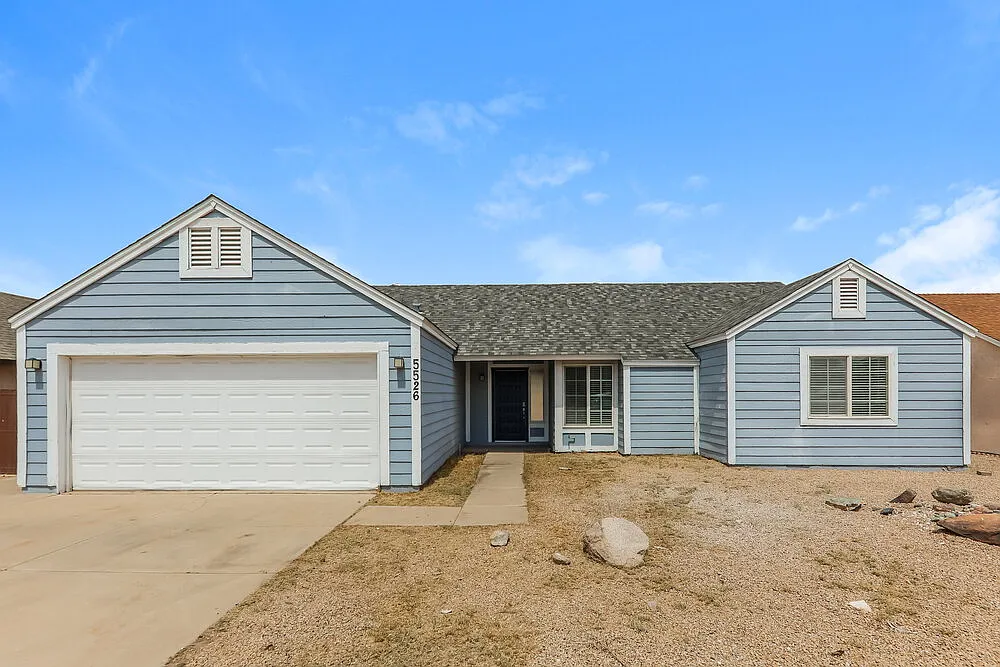 3 bed, 2.0 bath, 1379 sqft, $2,180 — Photo 1