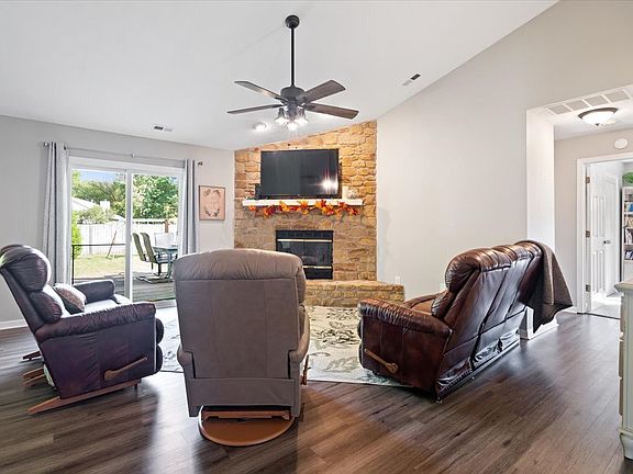 5th image of 108 Hickorywood Ct