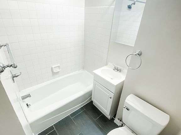 4th image of 2127 Walnut St APT 2R