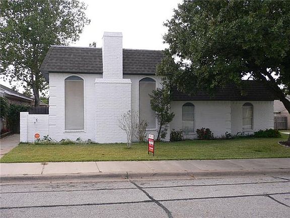 2nd image of 2815 Glenbrook Dr