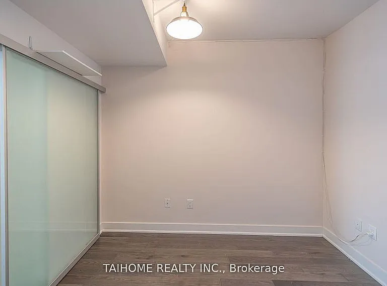 955 Bay St #307 — Photo 30