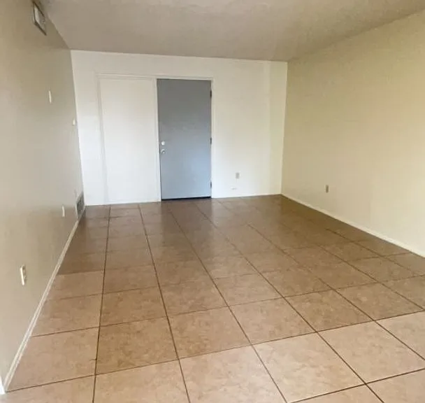 2842 N Los Altos Ave — Photo 15