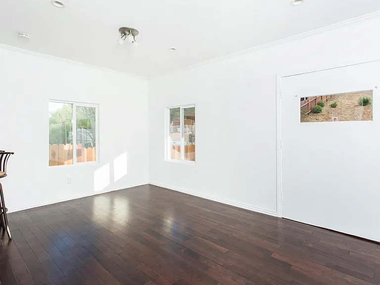 447 James St — Photo 15