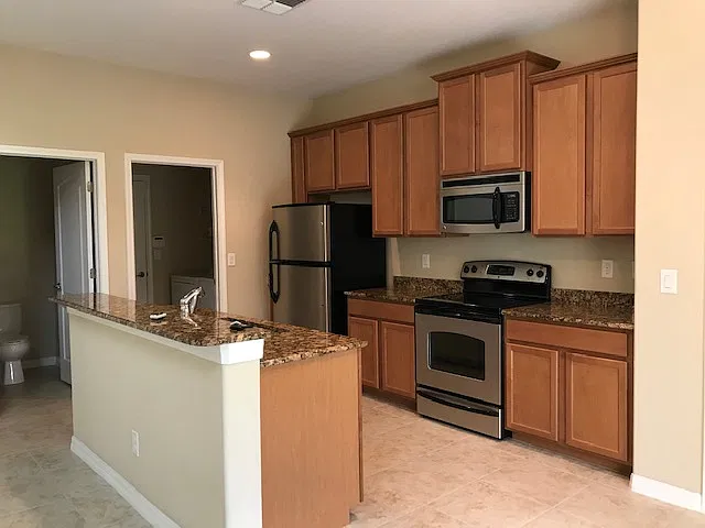 3 bed, 2.5 bath, 1500 sqft, $2,300 — Photo 2