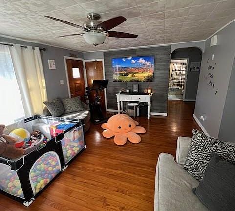 5th image of 214 Old Deerfield Pike