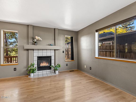 4th image of 863 N Pine Cliff Dr