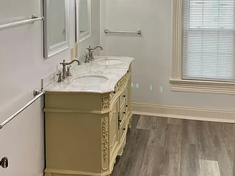 702 Nelson St — Photo 10