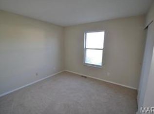 1035 Pegasus Cir, Saint Peters, MO