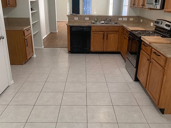 5th image of 831 Bandon Ln