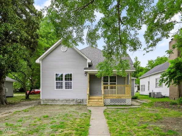 1121 W Broadway St, Webb City, MO 64870