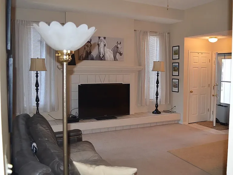 2000 Estella Dr — Photo 3