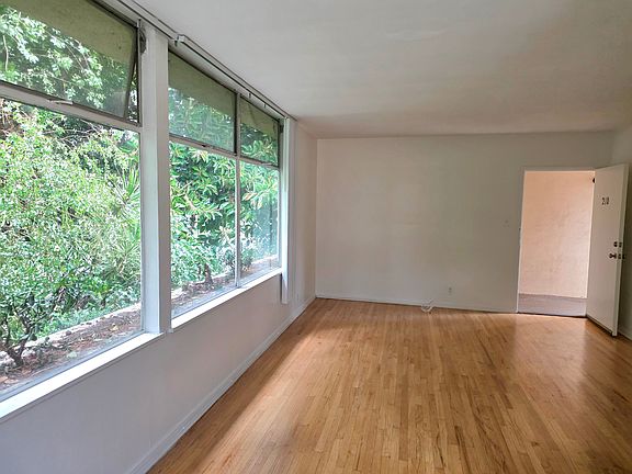 3rd image of 7024 Hawthorn Ave APT 210