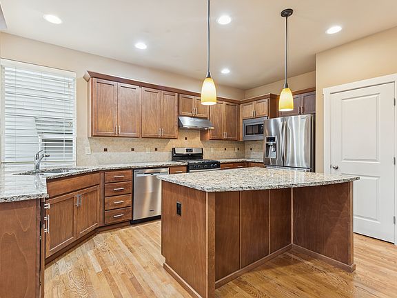 5th image of 10647 243rd Ave NE