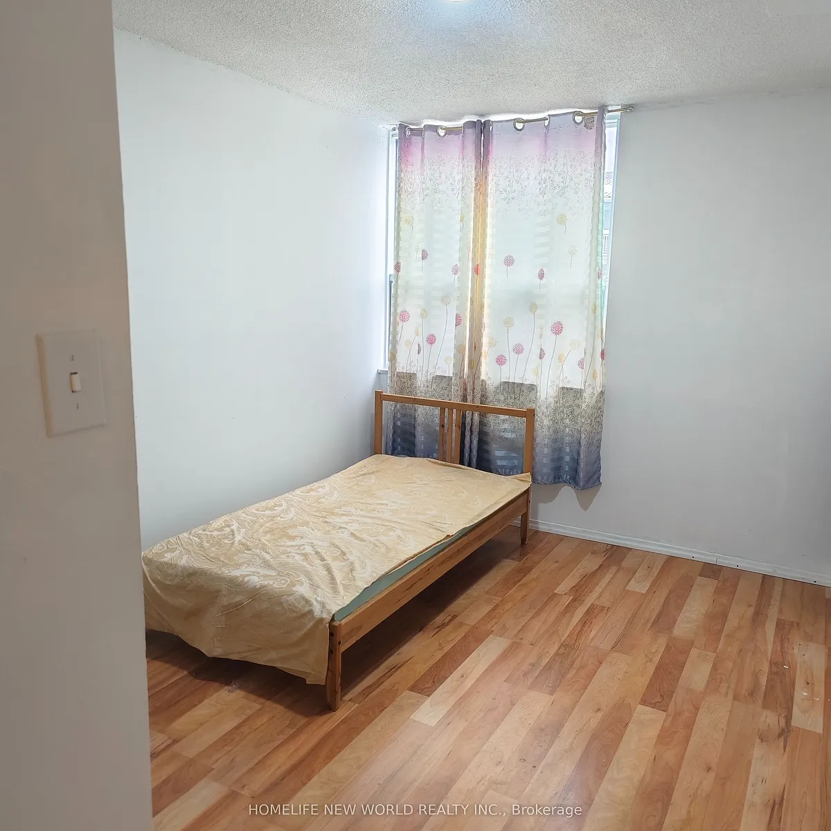 Building Photo - 4064 Lawrence Ave E #606