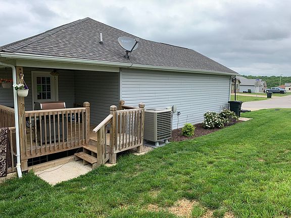 3rd image of 139 Creek View Dr