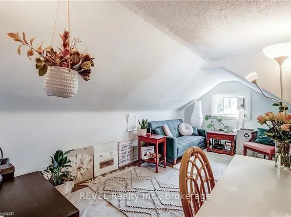 5 Linwood St, Saint Catharines, ON L2R 1H2