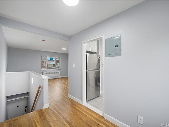 4th image of 221-43 Manor Road #(Upper) 1613