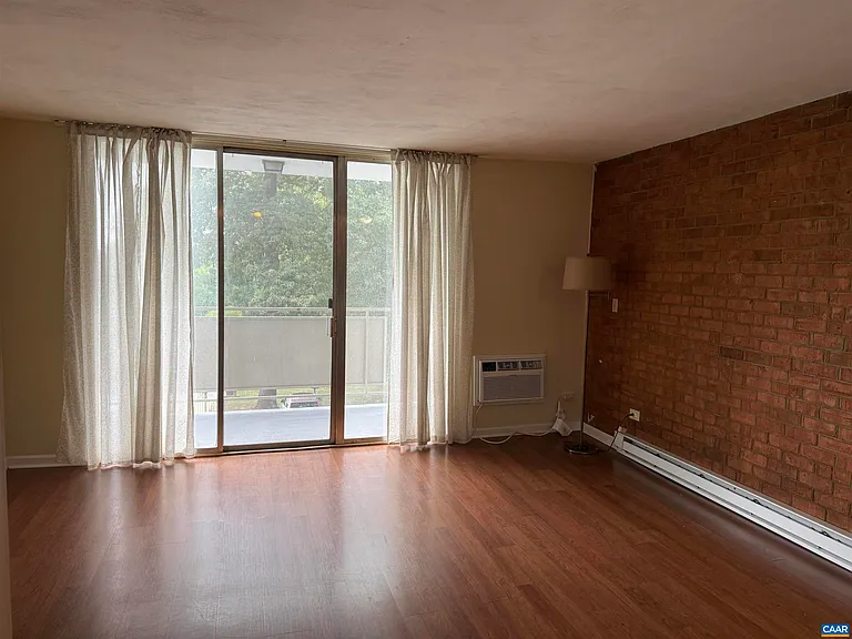 1800 Jefferson Park Ave #310 — Photo 2