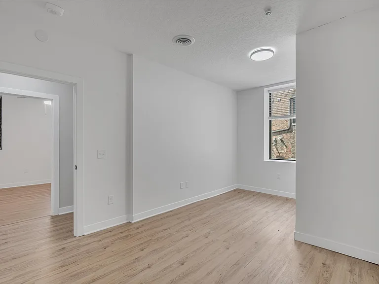 400 N Main St #203 — Photo 3