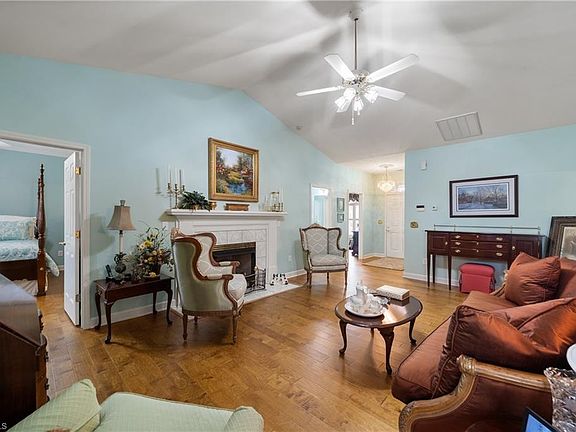 5th image of 109 Sterling Point Ct