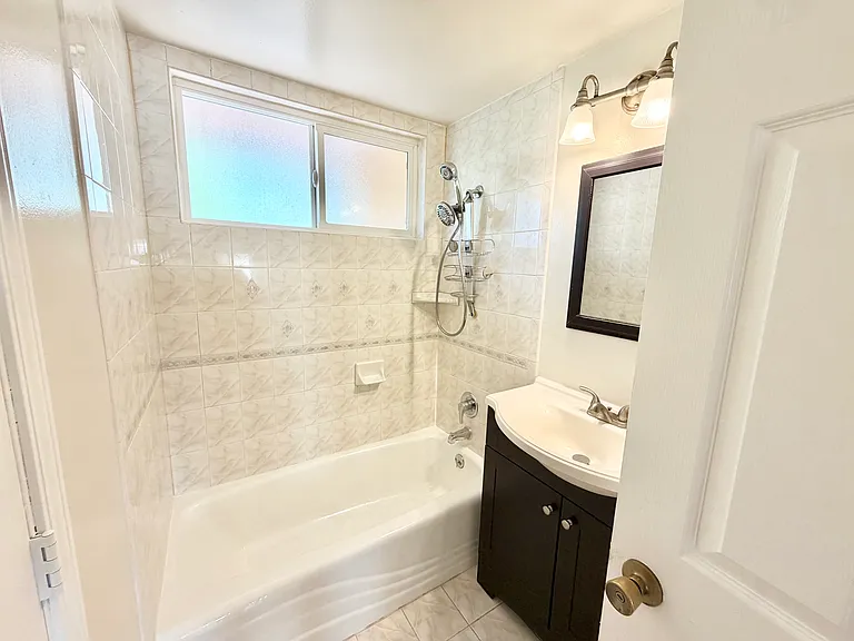3774 La Crescenta Ave — Photo 20