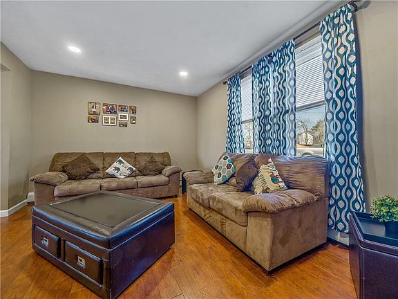 2nd image of 136 Eastgate Dr