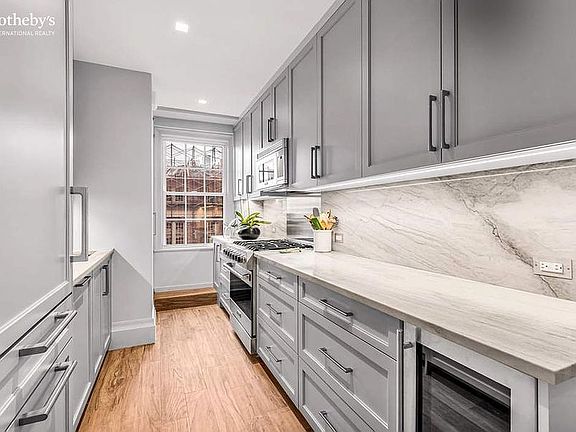 5th image of 333 E 68th St APT 7E