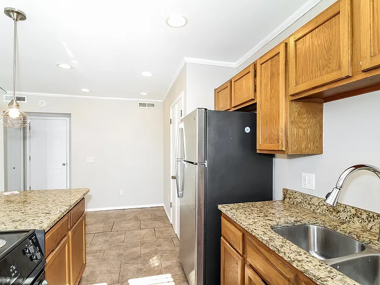 1024 SW 101st St — Photo 5
