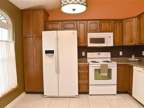 3rd image of 6761 Wimbledon Dr