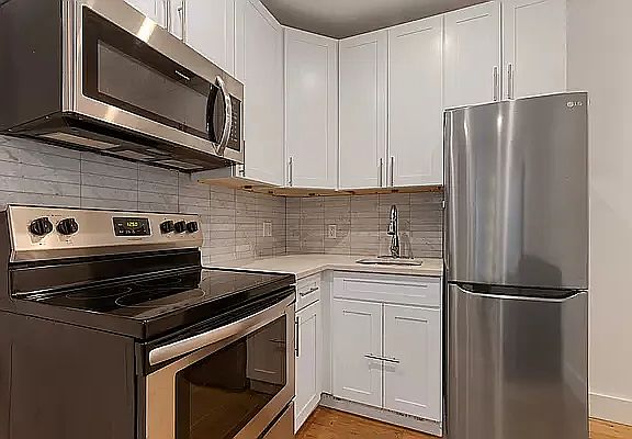 3rd image of 401 E 50th St #3D