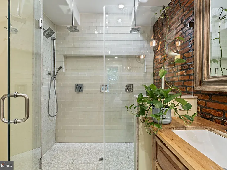 729 S 15th St — Photo 21