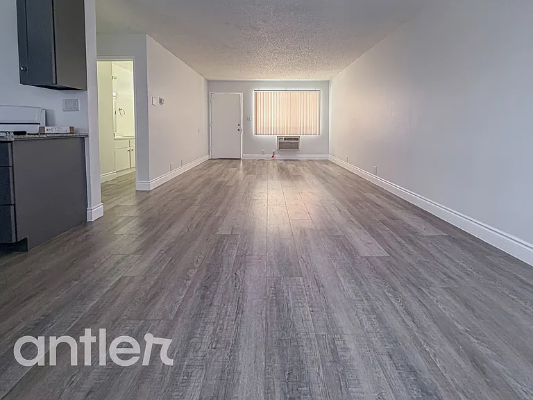 7916 Vineland Ave #J4 — Photo 1