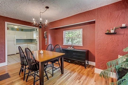 5th image of 12 Glenna Ct