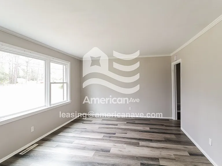 1559042_007_wm_-_family_room_13615355.jpg