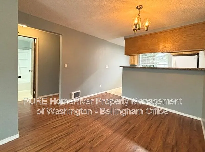 2 bed, 2.0 bath, 1000 sqft, $1,795 — Photo 2