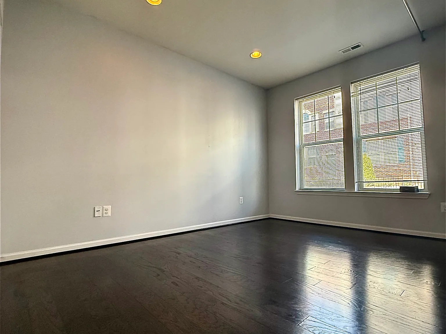 2 bed, 2.5 bath, 1700 sqft, $3,000 — Photo 4