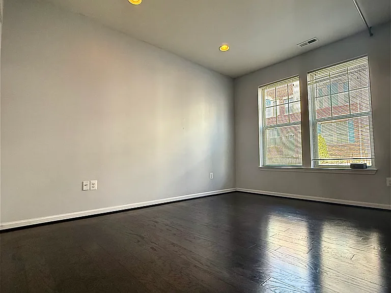 2724 Downing Ln — Photo 4