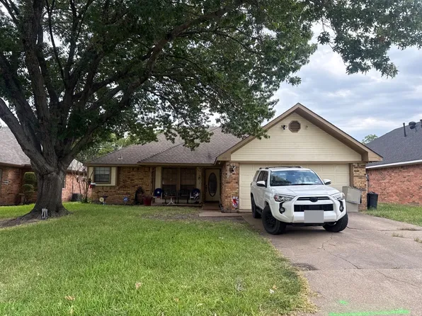 319 Bowie St, Forney, TX 75126