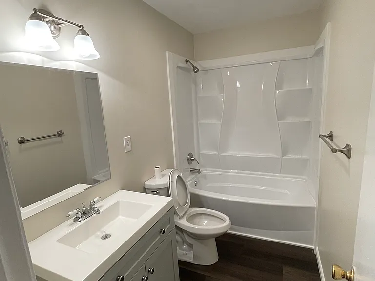 4760 Glenn St #C — Photo 10