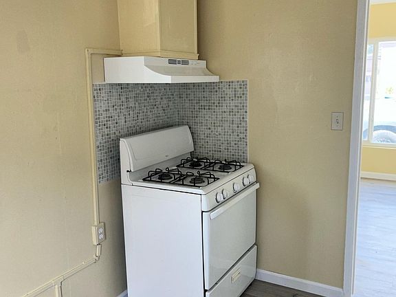 4th image of 2227 E 9th St
