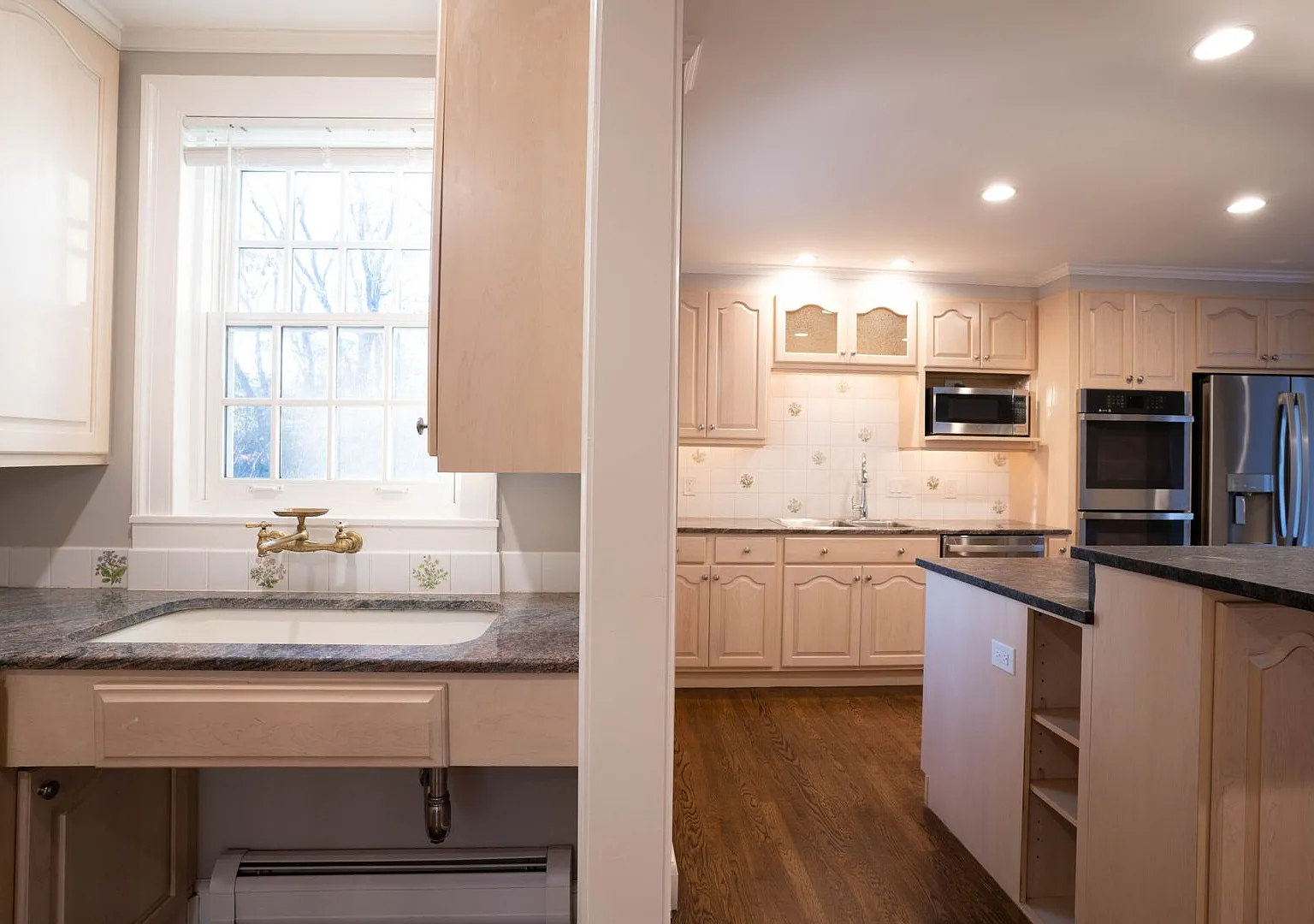 No Place Like This Listing!! 8 Bed 5.5 Bath! — Photo 4