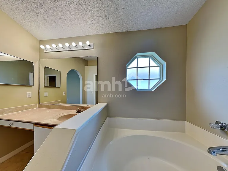 1718 Westminster Trl — Photo 17