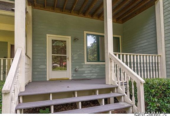 5th image of 502 Rhododendron Ave Unit 2B