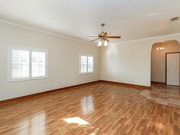 3rd image of 11901 Hilltop Dr