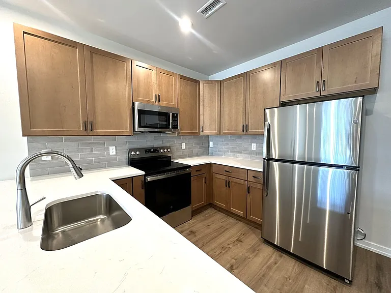 409 West — Photo 22