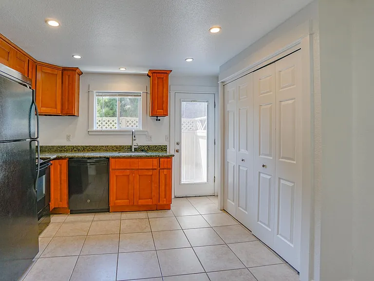 Trees Apartment Available Now — Photo 25