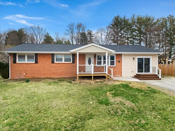 909 Custis St, Radford, VA 24141