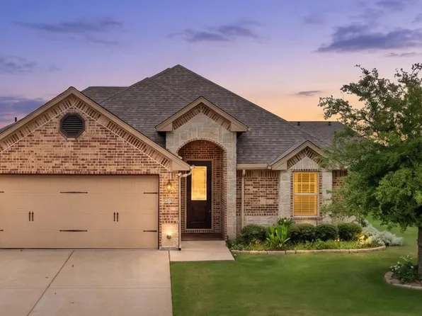 2038 Clive Dr, Granbury, TX 76048
